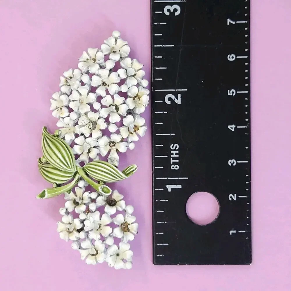 VTG 60s White Enamel Flower Cluster Brooch Pin Costume Jewelry MCM Mod 2.75